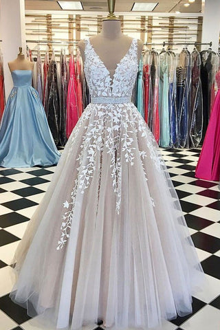 Tulle Appliques V-neck A-line Ball Gown Prom Evening Dresses.